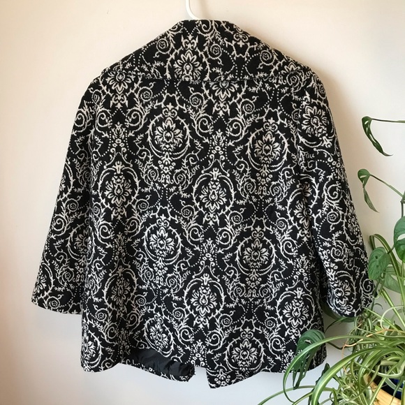 Black and White Patterned Jacket - Picture 4 of 6